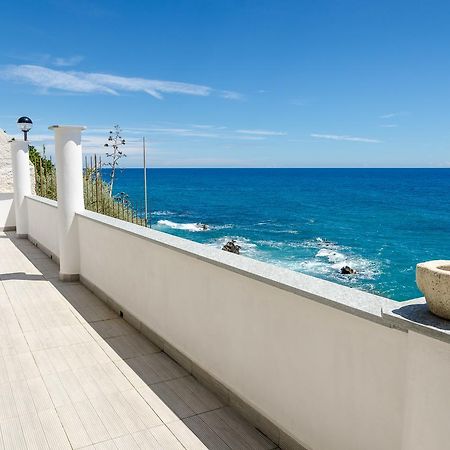 Seaside Holiday Apartment - Unique Location Cipressa エクステリア 写真