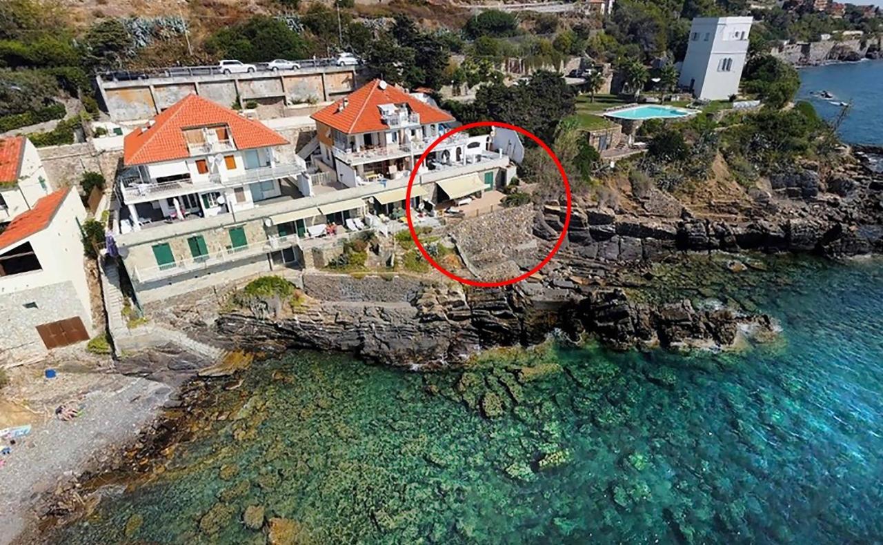 Seaside Holiday Apartment - Unique Location Cipressa エクステリア 写真