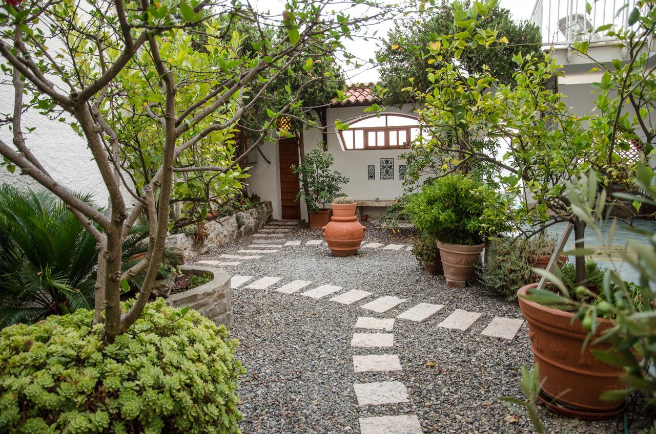 Seaside Holiday Apartment - Unique Location Cipressa エクステリア 写真