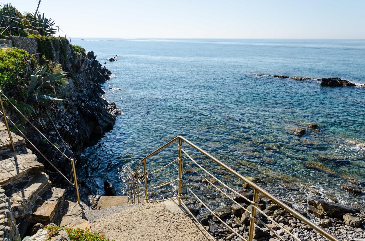 Seaside Holiday Apartment - Unique Location Cipressa エクステリア 写真