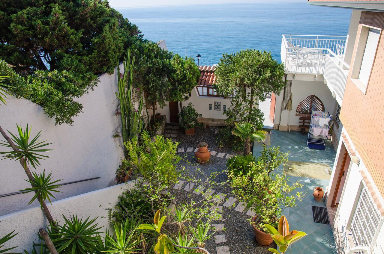 Seaside Holiday Apartment - Unique Location Cipressa エクステリア 写真